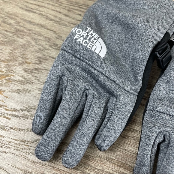 The North Face Kids Recycled ETIP Glove In Heather Grey NWT - Picture 4 of 12